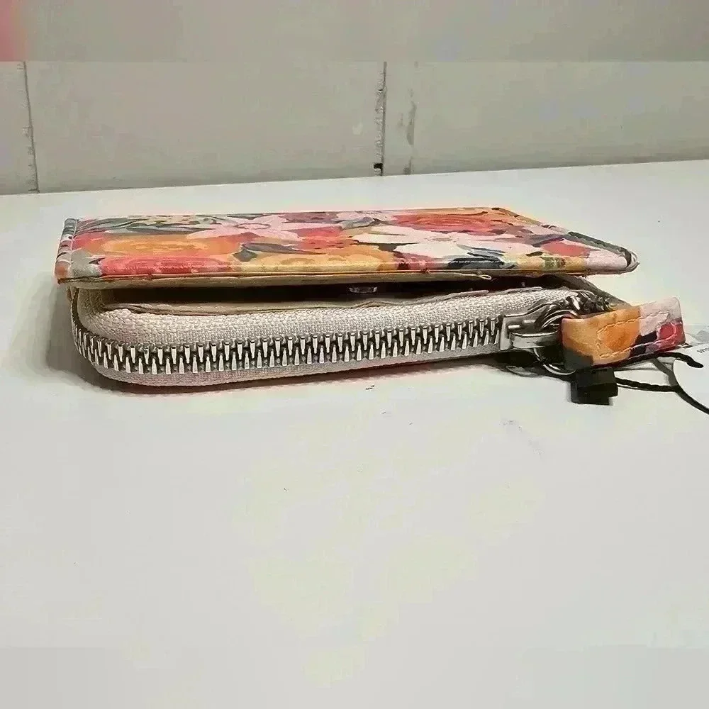 NWT Mundi Bettie Wallet Floral Print